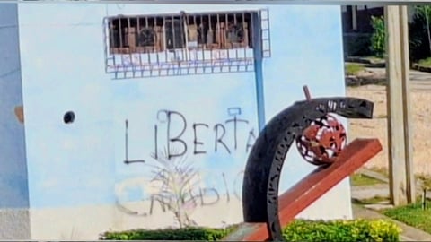 Aumenta la Presencia Policial en Santa Clara Tras Carteles Antigubernamentales