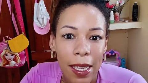 Médica Cubana Denuncia Estar "Presa" en la Isla Tras Cumplir Requisitos para Viajar