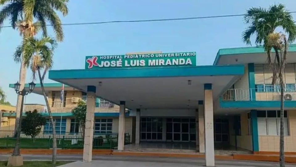 ¿Te imaginas dejar a tu bebé inconsciente esperando un doctor por horas?