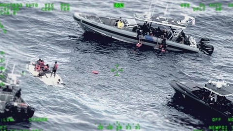 ¿Y tú supiste? ¡Pelea a machetazos en alta mar! Migrantes se hunden entre Puerto Rico y RD