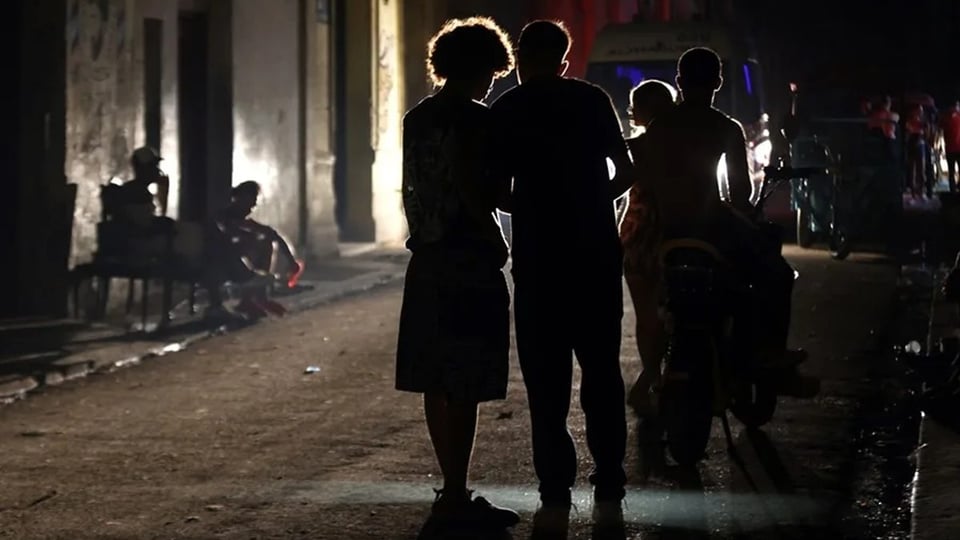Apagones en Cuba Causan Crisis de Salud Mental, Revela Estudio