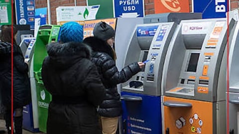 Rusia: Retiros bancarios masivos tras ataques de drones