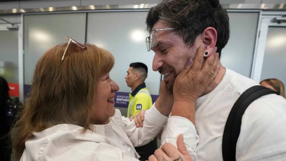 ¿Cómo un chileno robado en dictadura recuperó a su mamá 36 años después?
