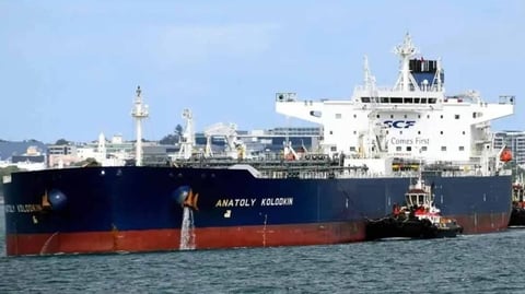 Cuba Recibe Crudo Ruso para Aliviar Crisis Energética