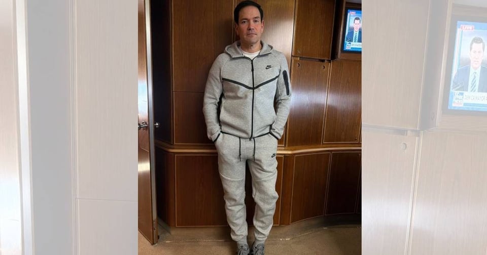 ¿Marco Rubio le mandó un recado a Díaz-Canel con su ropa Nike en el Air Force One?