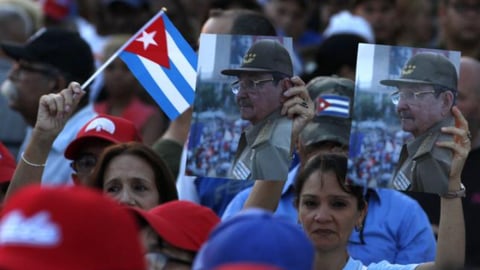 ¡Atención, Cuba! Raúlistas en Candela Defienden al General con Gritos y Sudor ante Uncle Sam