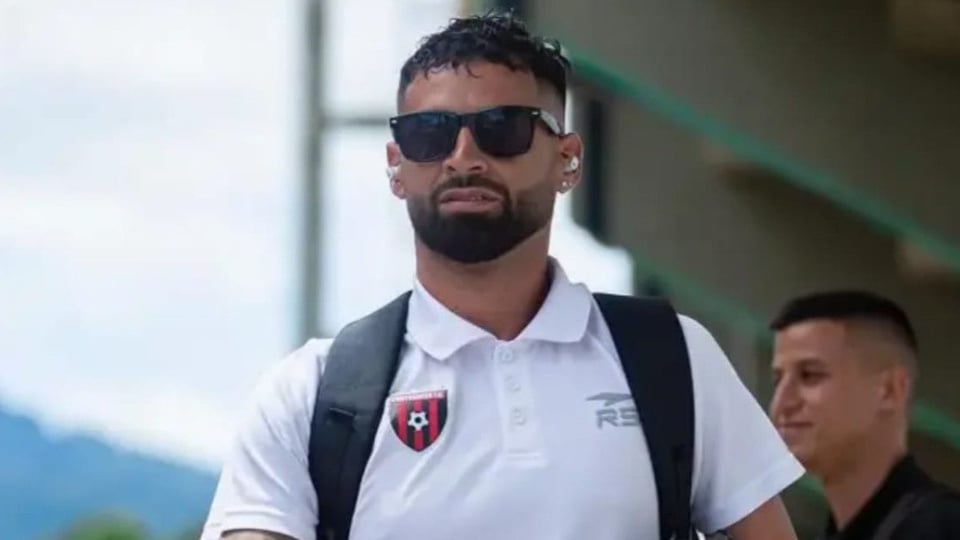 ¡Desgarrador! Futbolista Buscó a su Familia Entre Escombros Tras Terremoto en Venezuela