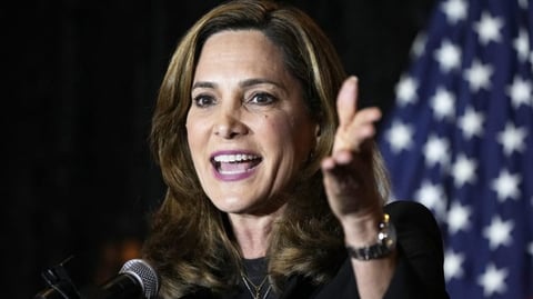 Congresista Pide Retomar Ciudadanía para Cubanos y Venezolanos