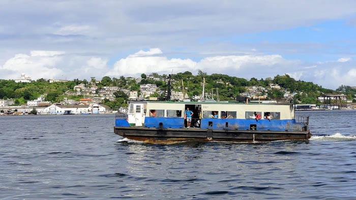 ¿Y a la Lanchita de Regla la sacaron del agua? ¡Otra vez varada en la bahía!