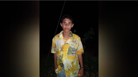 ¿Y este muchacho quién es? Alertan en Artemisa por joven deambulando en la calle sin rumbo