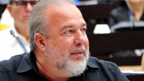 La Larga Espera por el Combustible: Manuel Marrero y las Promesas Inciertas en Cuba