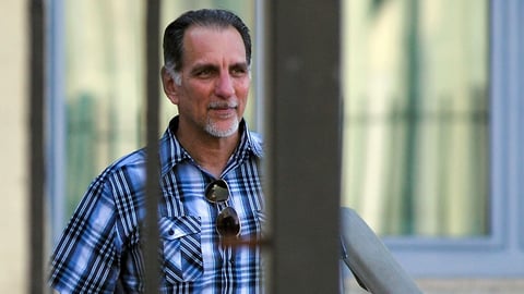 Vientos de Intriga en Kholy: La Casa del Espía René González, Sitiada por la Policía