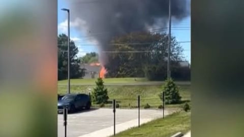 Avión se estrella contra casa en Ohio: dos muertos