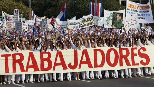 ¡El Ministro Cubano Sale a Defender los Chicharrones de los Trabajadores en Medio del Bochinche Económico!