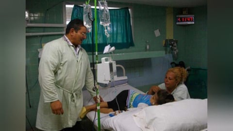 Ante escasez, hospital pediátrico de Las Tunas promueve sueros caseros