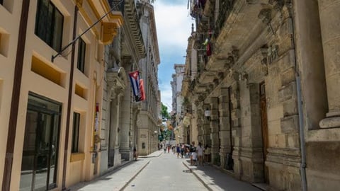 ¿Qué se llevaron los 'choros' del repartidor en La Habana Vieja? ¡Un lío!