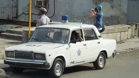 Camión con café y carbón detenido en Las Tunas