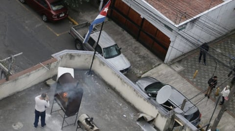 Ecuador Expulsa a Embajador y Personal Diplomático de Cuba por Presunta Injerencia