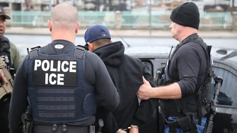 ICE Ordena Suspender Persecuciones Vehiculares Tras Tiros Fatales