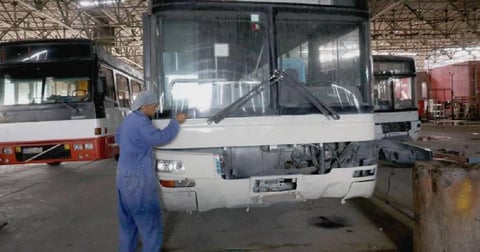 La lenta reparación de ómnibus en Cuba, una promesa en el camino