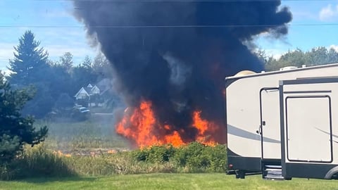 Impacto de F-16 en Michigan: Piloto a salvo, residentes evacuados