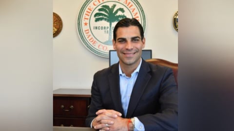 Exalcalde de Miami: Un Cambio en Cuba Podría Estar Cerca