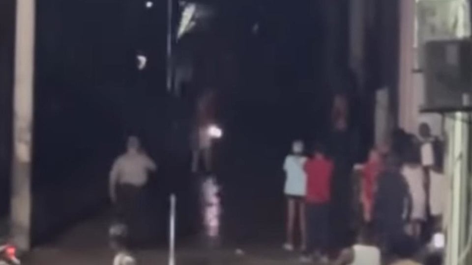 ¡Se armó la gozadera en Los Sitios! Vecinos le cantan claro a los apagones
