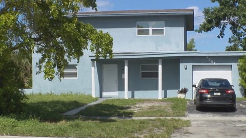 Policía de Florida Acusado de Usurpar Identidad y Casa de Hombre Fallecido