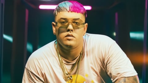 Mawell, el Rey del Reparto, Desvela Sus Millonarias Cifras y Anima a Jóvenes Artistas Cubanos