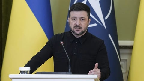 Ucrania evalúa elecciones y referéndum de paz en pleno conflicto