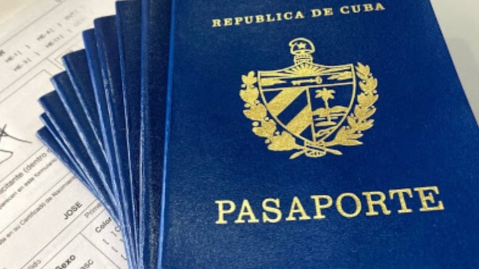 ¡El Pasaporte Cubano en USA: Un Cuento Chino con Final Feliz... o Agrio!