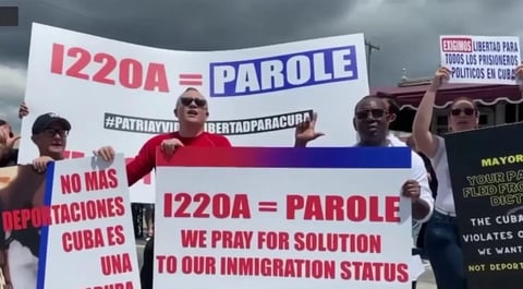 ¿Te vendieron un chime? ¡Ojo con los paroles falsos para cubanos con I-220A!