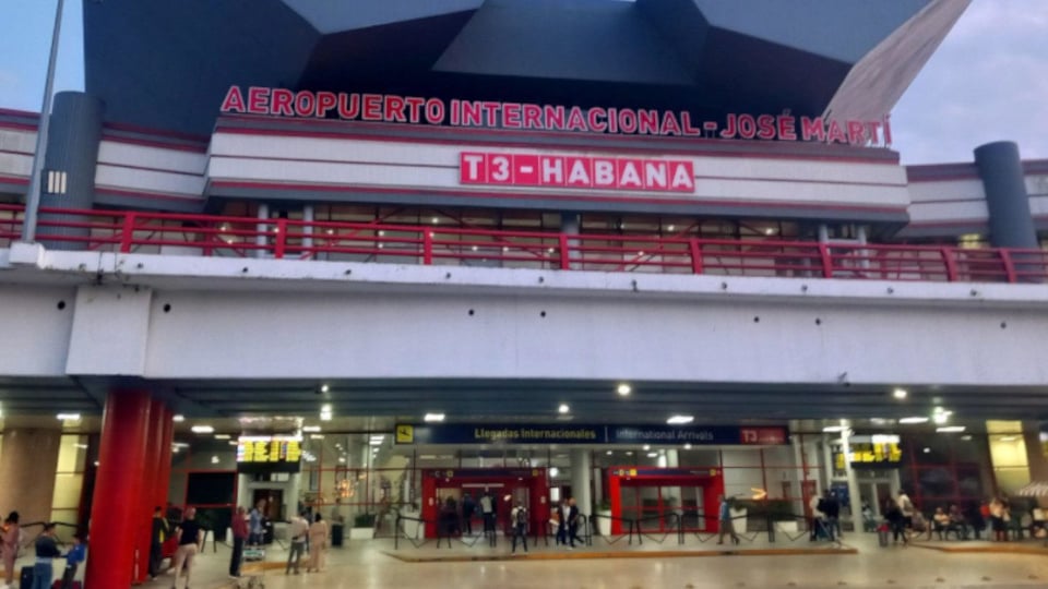 ¿Y Ahora Quién Podrá Ayudarnos? Cierran el Aeropuerto de La Habana de Noche Por Dos Lunes Seguidos