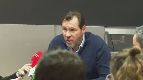 ¡Catástrofe de Tren en España! ¡Ni El Ministro Entiende Qué Diablos Pasó con la Línea Nueva!