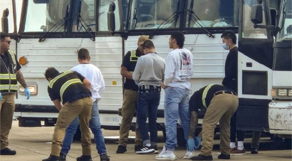¡Qué Bochorno! Deportados Cubanos Atrapados en México, Denuncian Trato Inhumano y Nadie Sabe Qué Hacer con Ellos