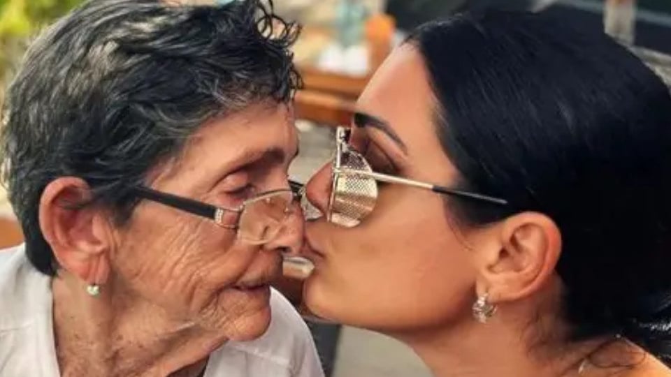 ¡Abuela cubana impulsa a nieta a emigrar con un “me duele más que te quedes”!