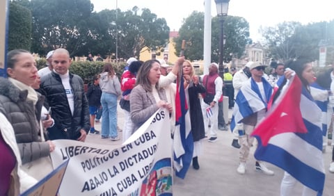 Cubanos en Murcia Exigen Libertad y Derechos Humanos