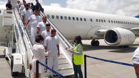 EE.UU. Evalúa Deportar a Medio Millón de Cubanos