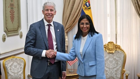 El pulso de Washington: Venezuela y los once mil médicos cubanos en la cuerda floja