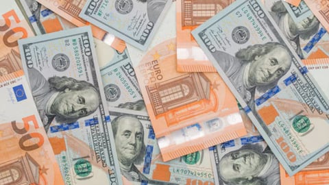 ¡Se dispararon el dólar y el euro en Cuba! El peso cubano se hunde más rápido que naufragio