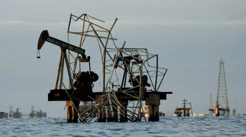 EE. UU. y Venezuela negocian acceso a yacimientos petroleros por hasta 100 años