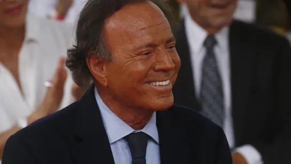 Fiscalía española archiva caso contra Julio Iglesias por falta de jurisdicción