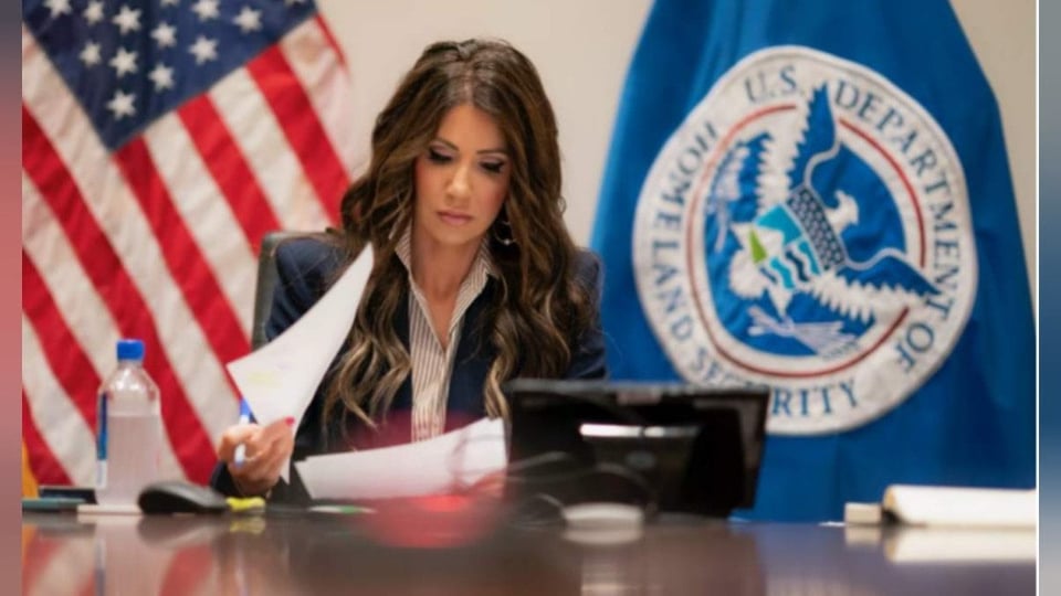 ¡Se armó el zipizape! ¡Kristi Noem le puso el ojo a los billetes pa' Cuba!