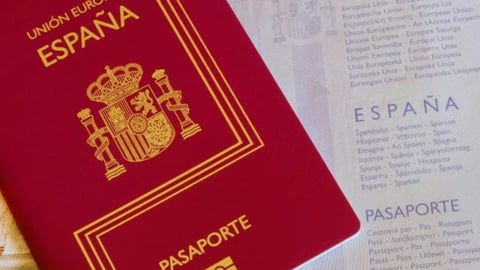 España aclara: No hay prohibición de viaje por pasaporte vencido, pero sí recomendaciones