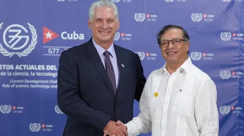 Petro le pide a Trump un giro en la política hacia Cuba