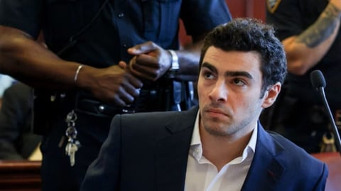 ¡El Agente 'Tenedor de Asar' del FBI queriendo sacar a un asesino de la prisión! ¿¡Pero qué disparate es este!?