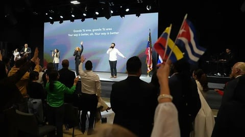 ¡Candela en Miami! Exiliados le "presionan" a San Pedro por la libertad de Cuba y Venezuela