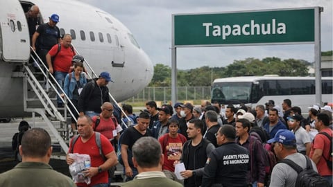 EE.UU. deporta miles de cubanos a México en acuerdo secreto