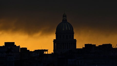¿El Dólar y el Euro Ponen de Acuerdo a Cuba? ¡La Plata Sigue Sin Aparecer!