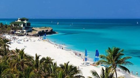 República Dominicana Supera a Cuba en Turismo con Millones de Visitantes